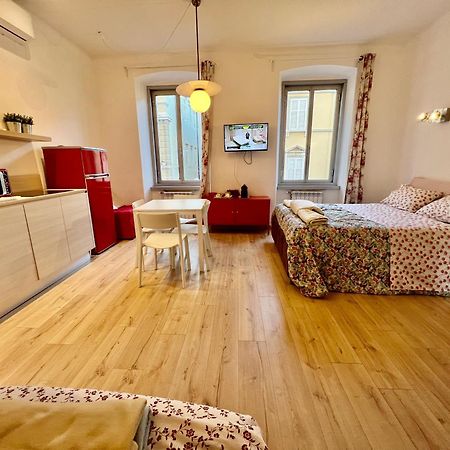 Alla Scalinata Del Teatro Rossetti Confort Suites Parcheggio 的里雅斯特 外观 照片