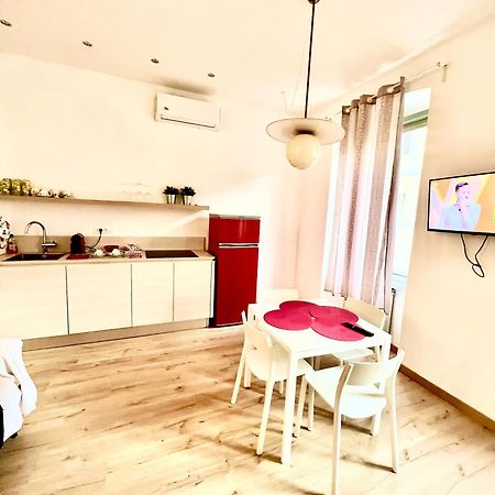 Alla Scalinata Del Teatro Rossetti Confort Suites Parcheggio 的里雅斯特 外观 照片