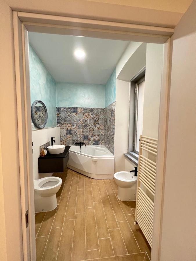 Alla Scalinata Del Teatro Rossetti Confort Suites Parcheggio 的里雅斯特 外观 照片