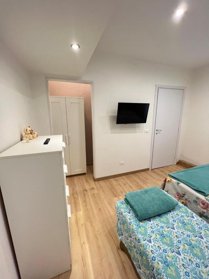 Alla Scalinata Del Teatro Rossetti Confort Suites Parcheggio 的里雅斯特 外观 照片