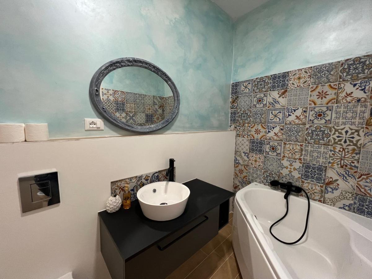 Alla Scalinata Del Teatro Rossetti Confort Suites Parcheggio 的里雅斯特 外观 照片