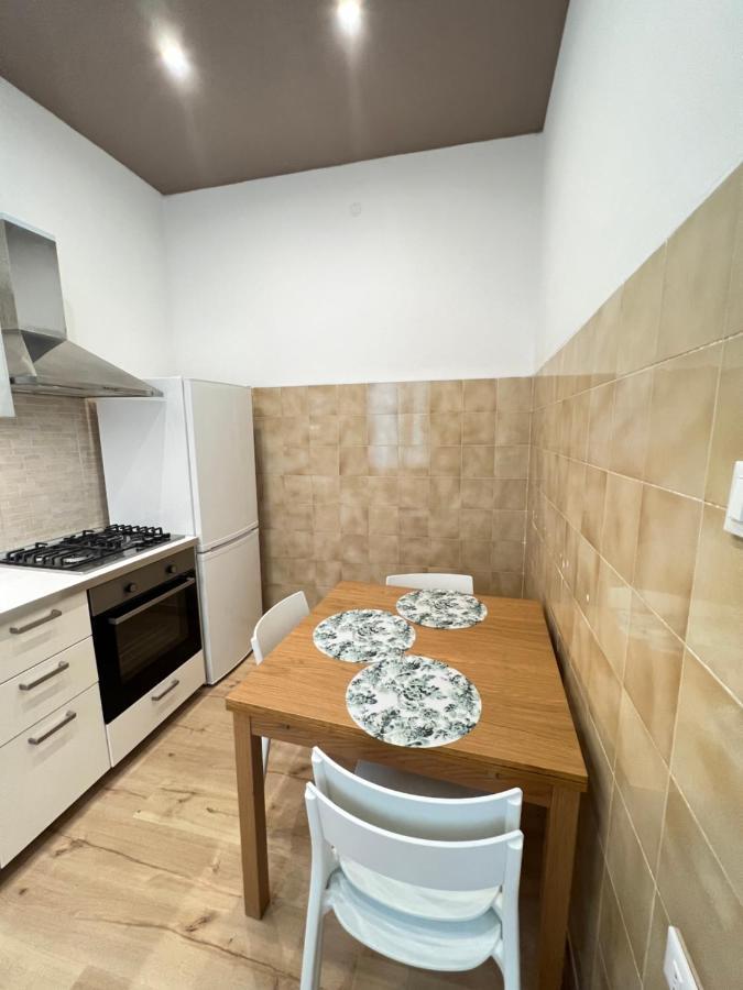 Alla Scalinata Del Teatro Rossetti Confort Suites Parcheggio 的里雅斯特 外观 照片