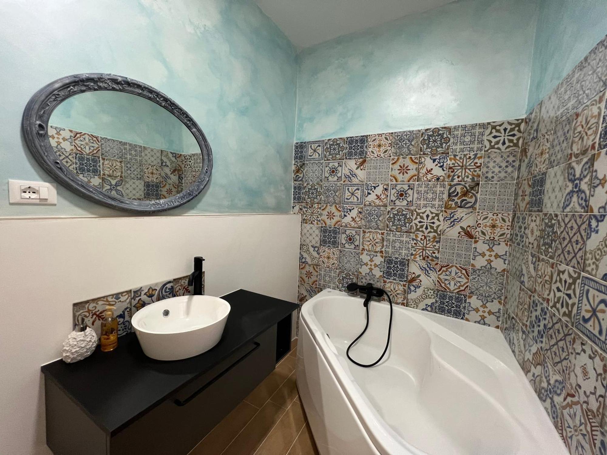 Alla Scalinata Del Teatro Rossetti Confort Suites Parcheggio 的里雅斯特 外观 照片