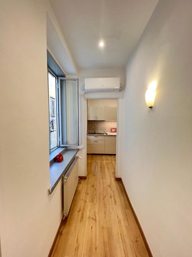 Alla Scalinata Del Teatro Rossetti Confort Suites Parcheggio 的里雅斯特 外观 照片