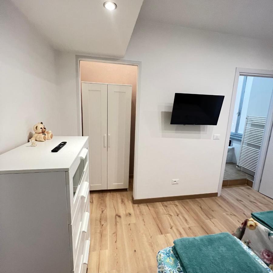 Alla Scalinata Del Teatro Rossetti Confort Suites Parcheggio 的里雅斯特 外观 照片