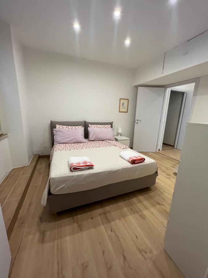 Alla Scalinata Del Teatro Rossetti Confort Suites Parcheggio 的里雅斯特 外观 照片