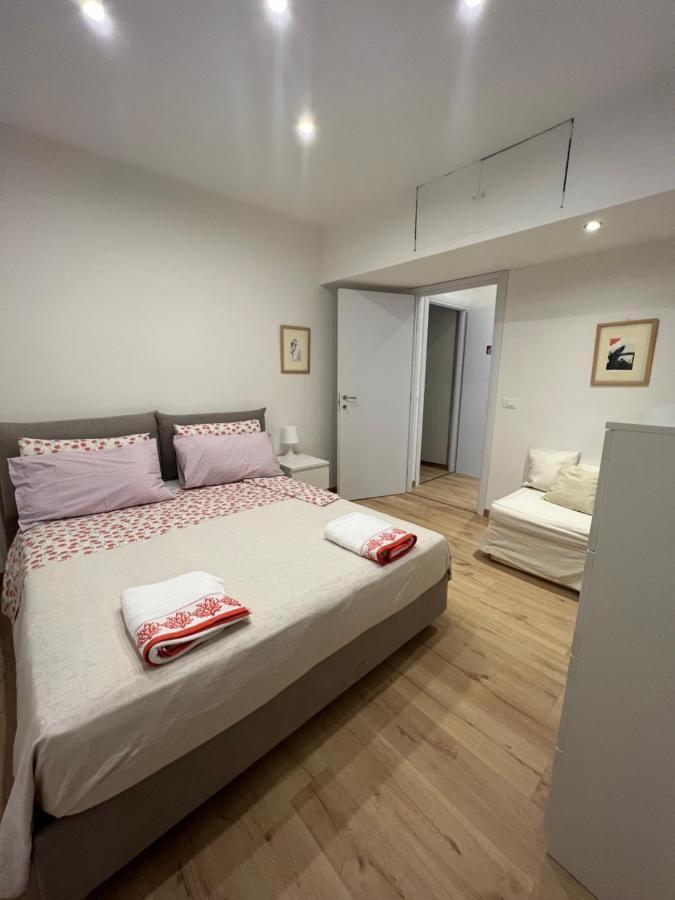 Alla Scalinata Del Teatro Rossetti Confort Suites Parcheggio 的里雅斯特 外观 照片