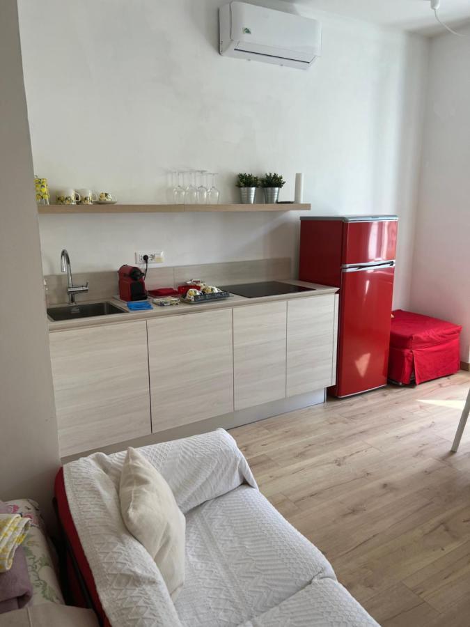 Alla Scalinata Del Teatro Rossetti Confort Suites Parcheggio 的里雅斯特 外观 照片
