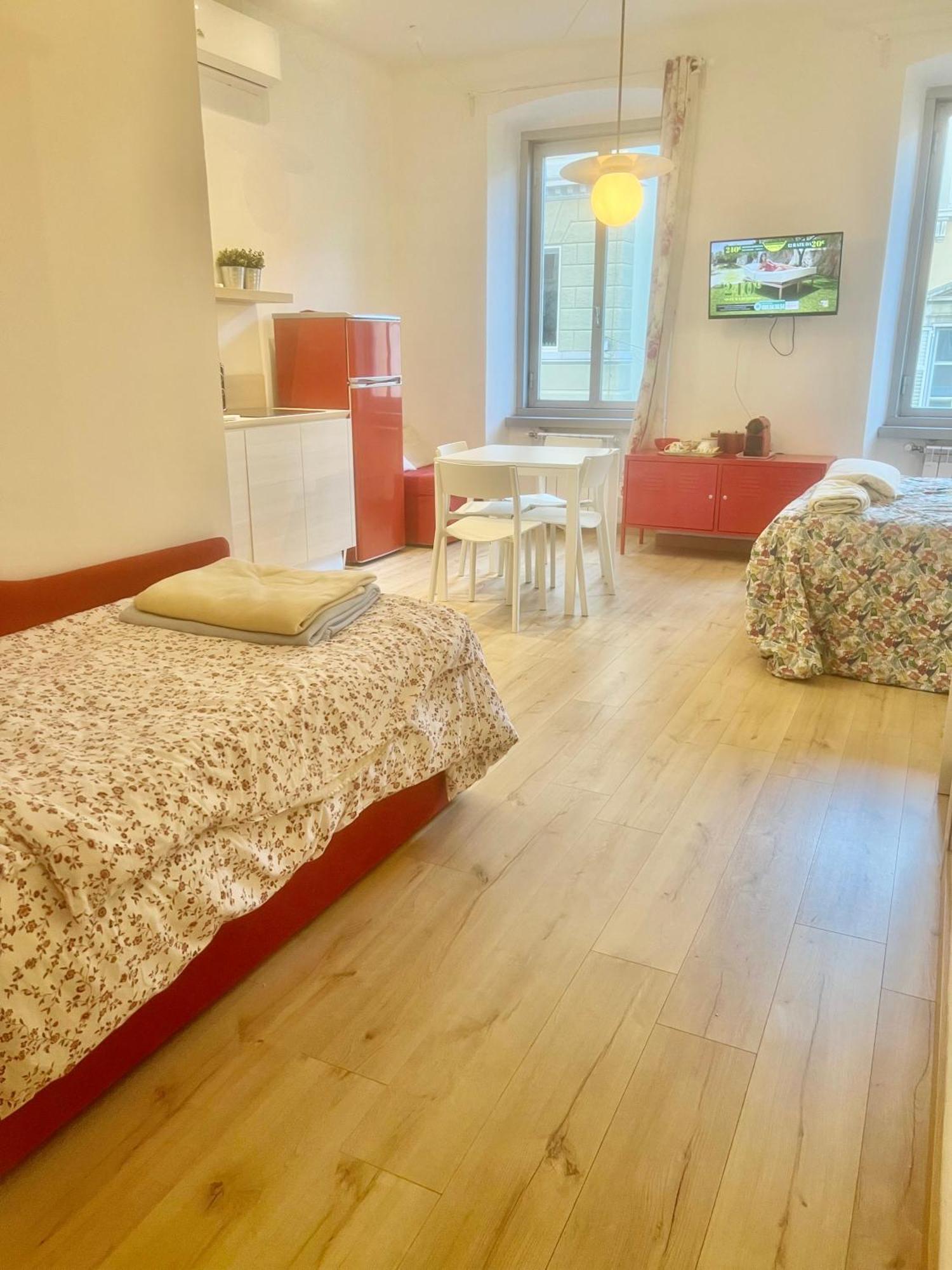 Alla Scalinata Del Teatro Rossetti Confort Suites Parcheggio 的里雅斯特 外观 照片