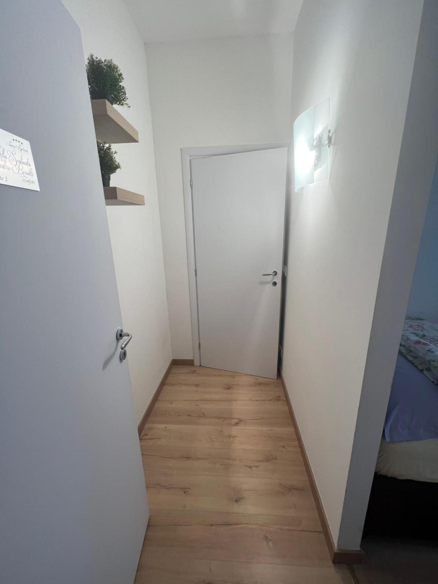Alla Scalinata Del Teatro Rossetti Confort Suites Parcheggio 的里雅斯特 外观 照片