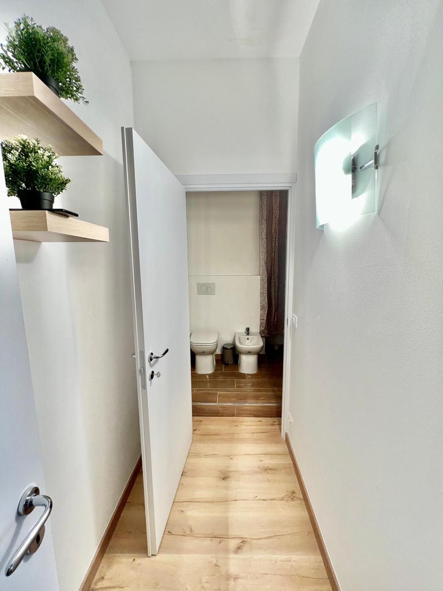 Alla Scalinata Del Teatro Rossetti Confort Suites Parcheggio 的里雅斯特 外观 照片