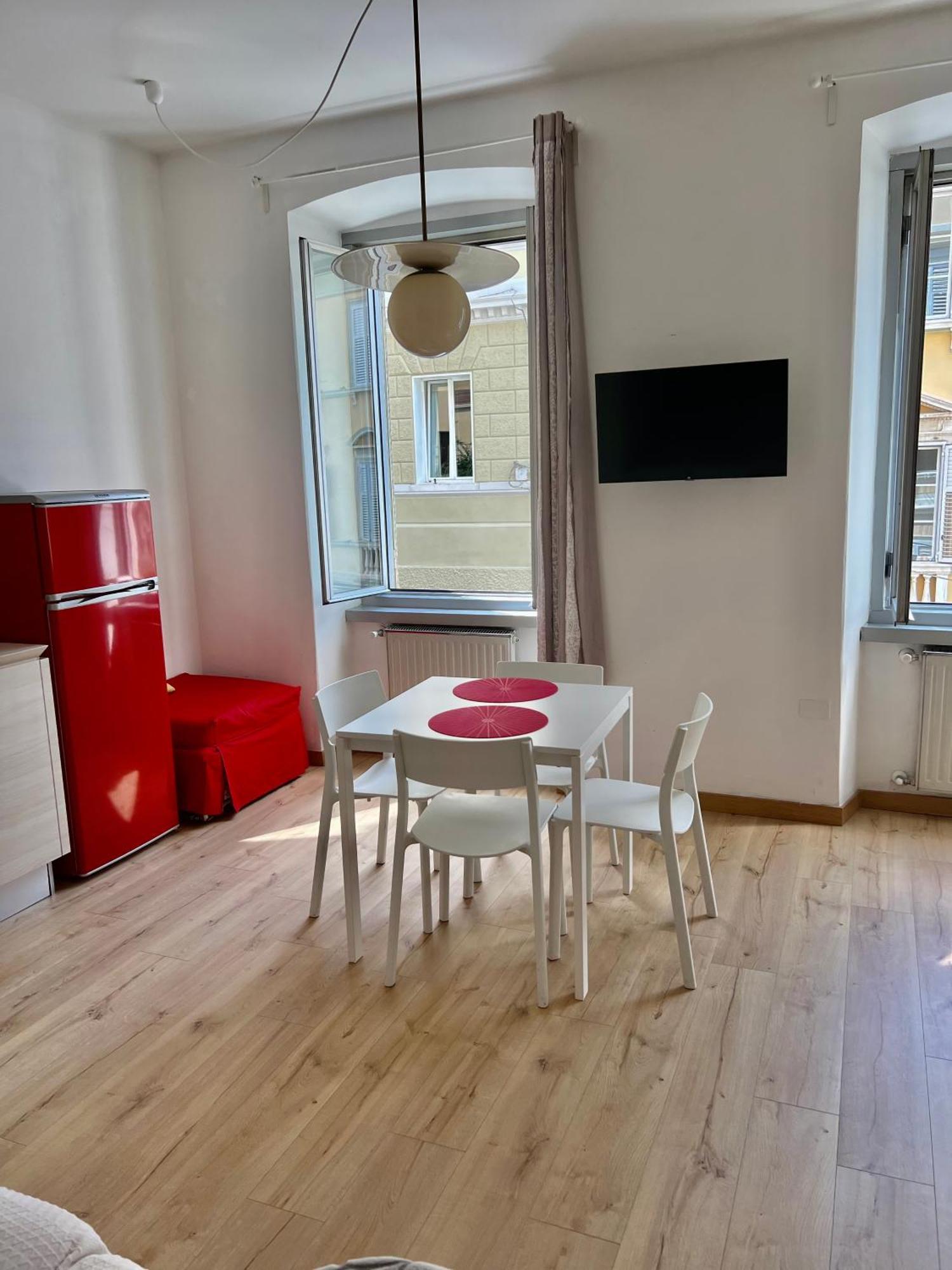 Alla Scalinata Del Teatro Rossetti Confort Suites Parcheggio 的里雅斯特 外观 照片